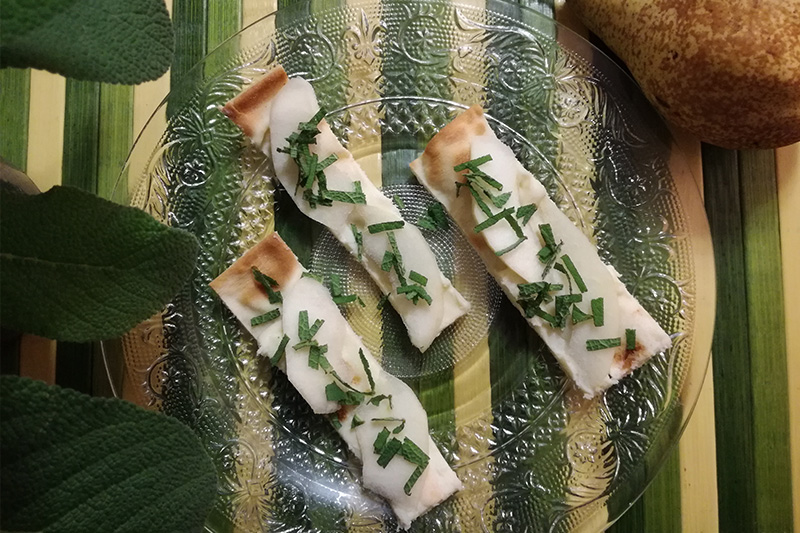 Focaccia al formaggio pere e salvia - Panificio Pasticceria Tossini - Recco