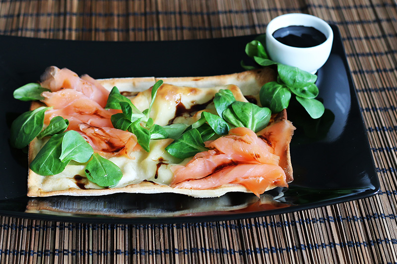 Focaccia al formaggio salmone e songino - Panificio Pasticceria Tossini - Recco