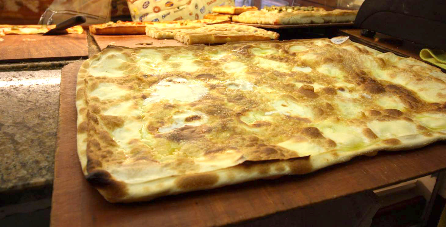 Focaccia col formaggio Tossini Recco