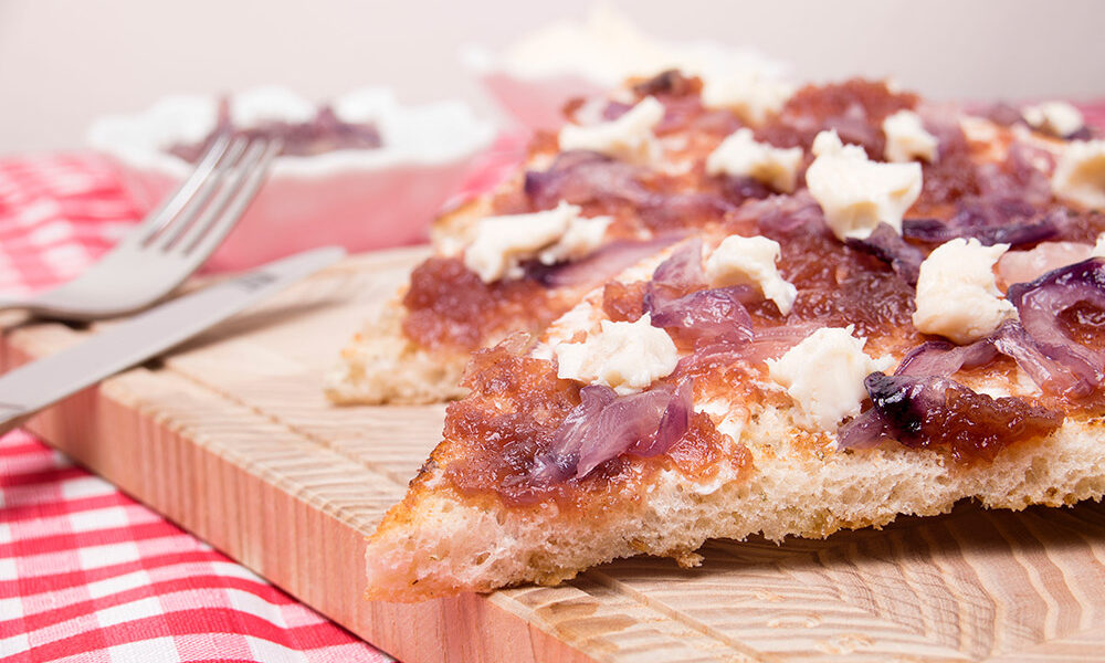 Focaccia al rosmarino con gorgonzola e marmellata di cipolle di tropea o miele, Tossini