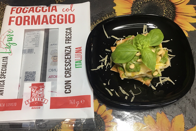 Focaccia col formaggio col pesto, Tossini