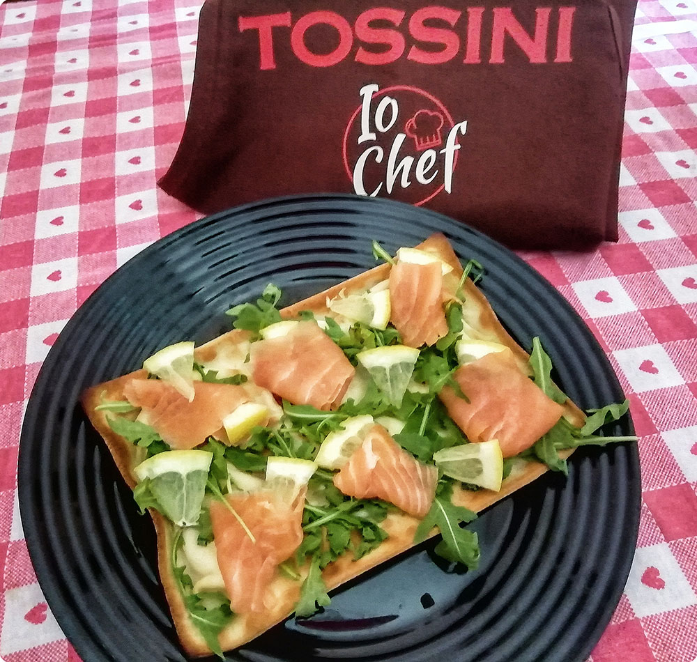 Focaccia col formaggio con salmone - Tossini Recco