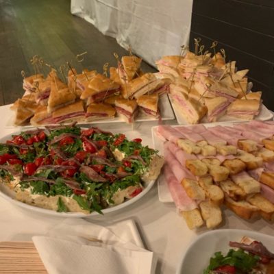 Tossini allestisce il buffet per la festa inaugurale della fiera TTG Rimini.